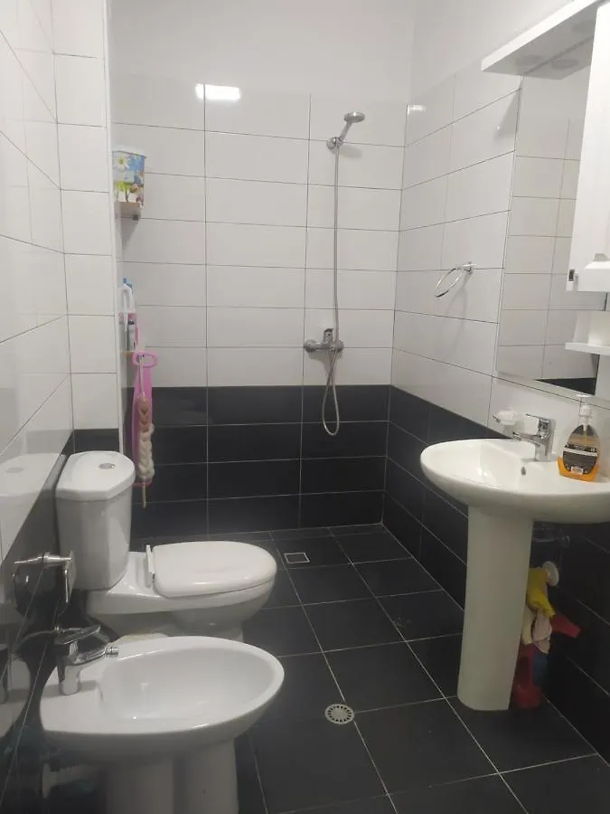One Apartament Tirana 0*,